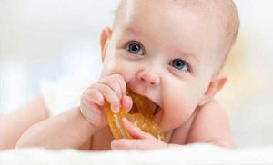دندان در آوردن کودک و استفاده از ژل بی حسی