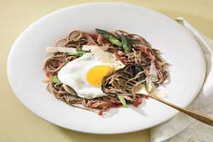 how-to-prepare-noodles-with-egg-and-asparagus