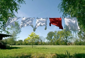 روشهای اصولی شستن و خشک کردن انواع لباس