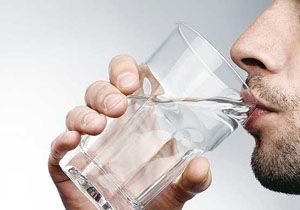 نوشیدن آب چه اثری بر کاهش وزن دارد؟