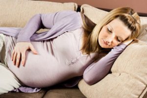 مشکلات خواب در دوران بارداری به چه دلیل اتفاق می افتد؟